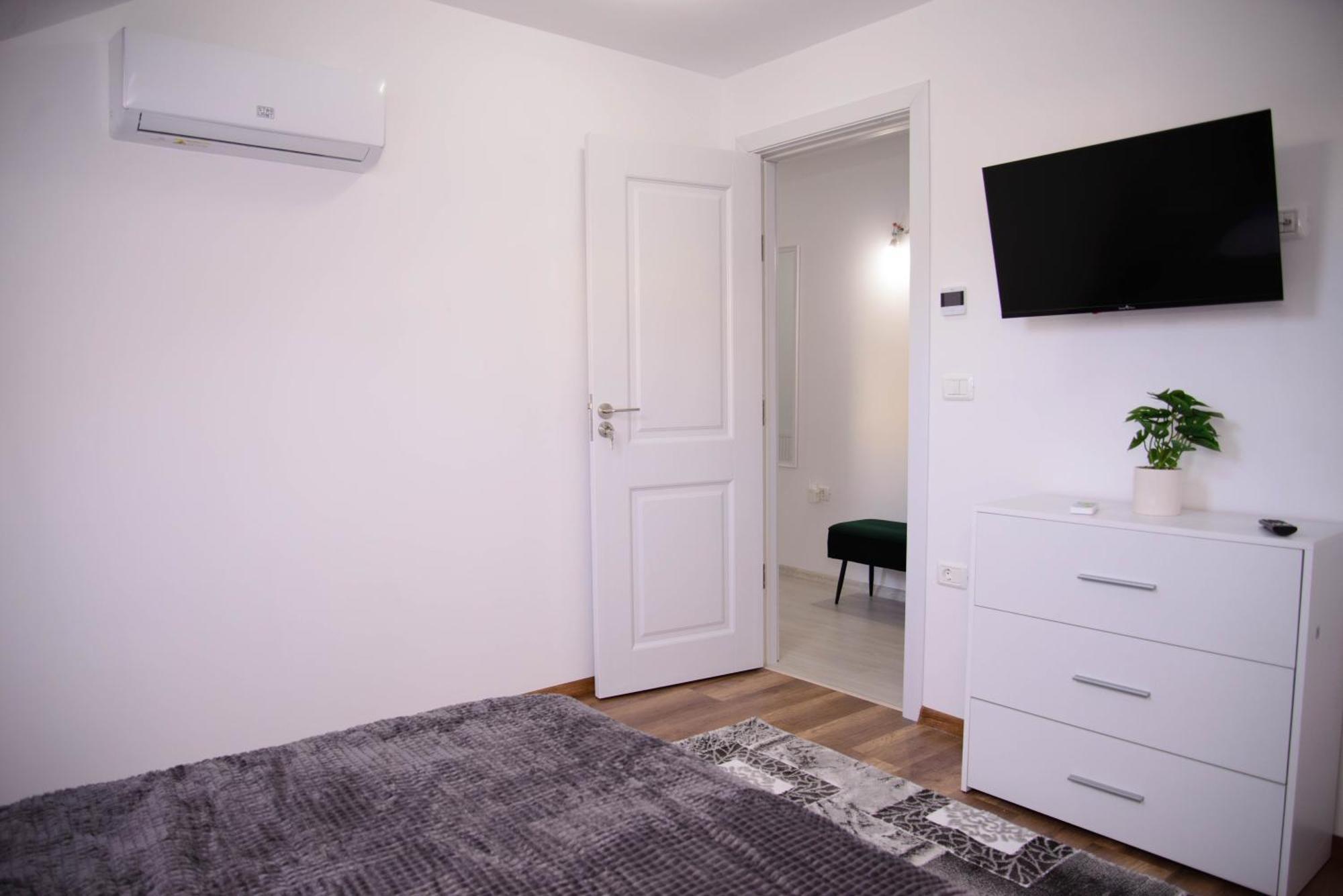 Lisia Residence #2 Piatra Neamt Exterior photo